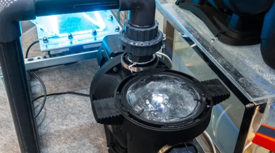 comment-proteger-la-pompe-de-piscine-contre-le-gel-en-hiver